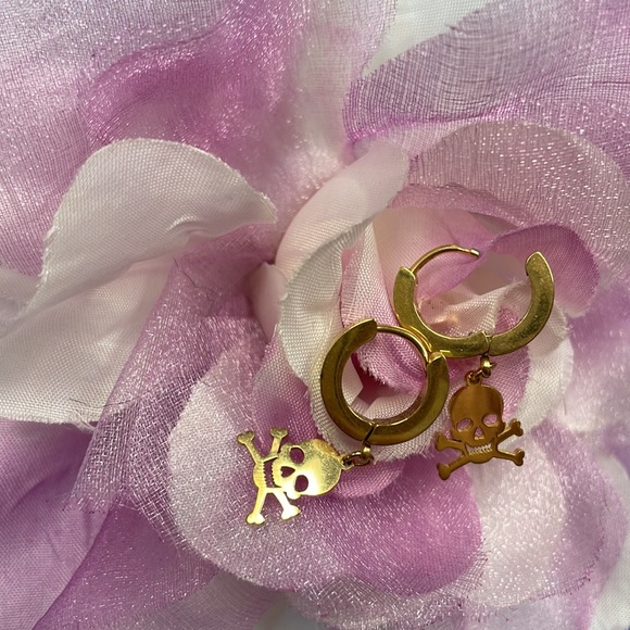 Earring - Picture 3 of 3